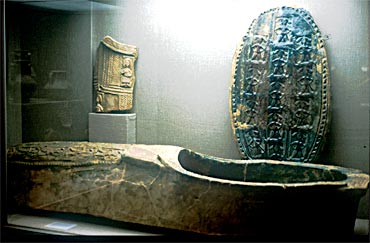 Click for coffin lid details